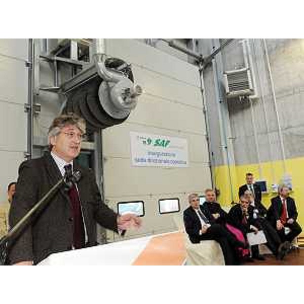 Renzo Tondo (Presidente Friuli Venezia Giulia) interviene all'inaugurazione della sede direzionale operativa della SAF-Autoservizi FVG SpA, a Udine. (Udine 19/03/10)