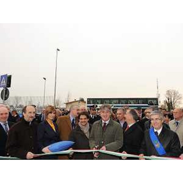 Riccardo Riccardi (Assessore regionale Viabilità e Trasporti), Roberto Grandinetti (Presidente SAF), Renzo Tondo (Presidente Friuli Venezia Giulia) e Pietro Fontanini (Presidente Provincia UD) all'inaugurazione della sede direzionale operativa della SAF-Autoservizi FVG SpA, a Udine. (Udine 19/03/10)