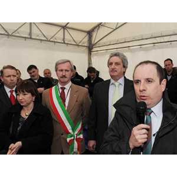 Claudio Violino (Assessore regionale Risorse agricole, naturali e forestali) interviene all'inaugurazione del punto vendita cooperativo "Corte agroalimentare al Morar". (Reana del Rojale 20/03/10)