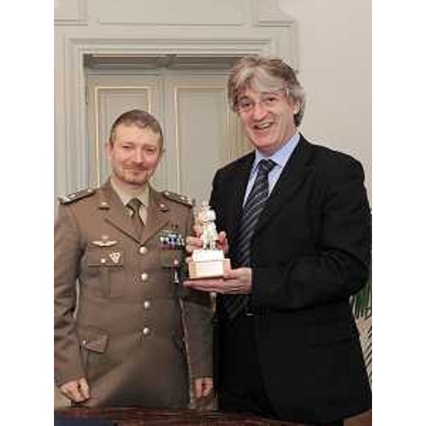 Gianfranco Rossi (Comandante Brigata alpina Julia) in visita di commiato da Renzo Tondo (Presidente Friuli Venezia Giulia), nella sede della Regione. (Trieste 22/03/10)