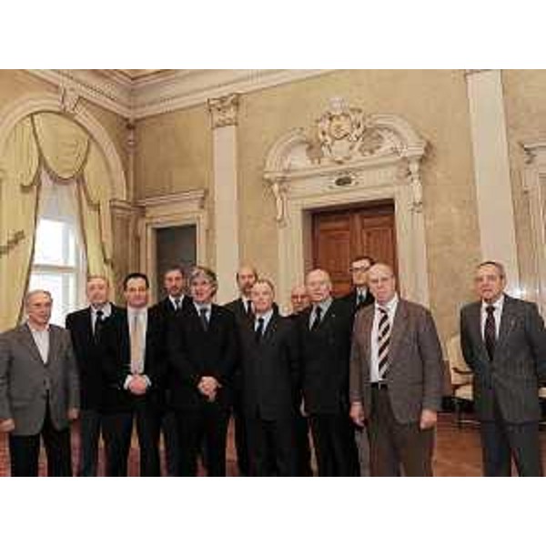 Renzo Tondo (Presidente Friuli Venezia Giulia) incontra le delegazioni dell'Associazione abruzzesi in Trieste e dell'UNUCI (Unione nazionale ufficiali in congedo d'Italia) nella sede della Regione. (Trieste 22/03/10)