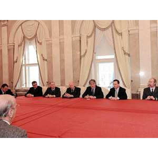 Renzo Tondo (Presidente Friuli Venezia Giulia) incontra le delegazioni dell'Associazione abruzzesi in Trieste e dell'UNUCI (Unione nazionale ufficiali in congedo d'Italia) nella sede della Regione. (Trieste 22/03/10)