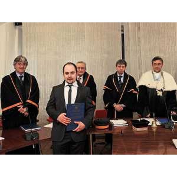 Renzo Tondo (Presidente Friuli Venezia Giulia) è correlatore alla tesi di laurea magistralis in Economia e Politica agraria del laureando Lorenzo Mazzolini, di Tolmezzo. Titolo della tesi, discussa all'Università di Trieste, "L'economia della Carnia tra passato e futuro. Risultati di una ricerca sperimentale sulle prospettive dell'agricoltura". (Trieste 22/03/10)