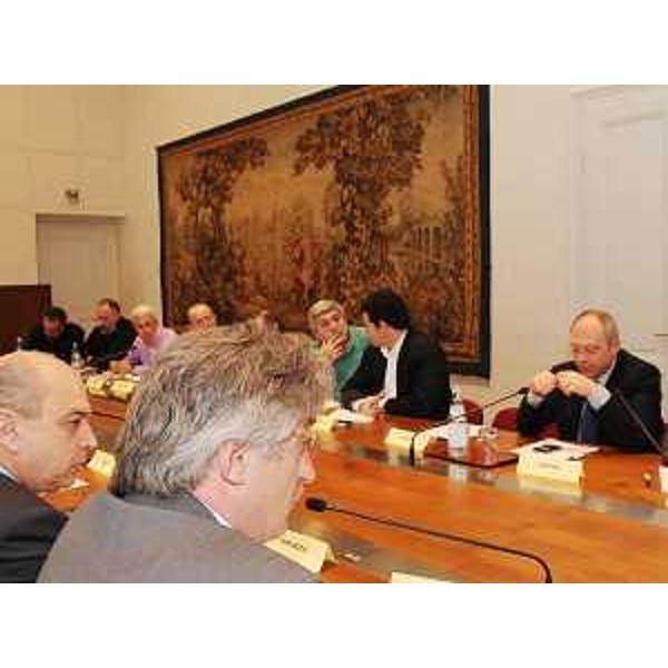 Renzo Tondo (Presidente Friuli Venezia Giulia) nel corso della riunione sulla Ferriera di Servola (TS), con rappresentanti dell'azienda e delle organizzazioni sindacali, nella sede della Regione. (Trieste 23/03/10)