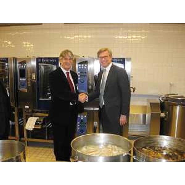 Renzo Tondo (Presidente Friuli Venezia Giulia) e Hans Straberg (Ceo Electrolux) al termine degli incontri a Stoccolma. (Stoccolma 24/03/10)