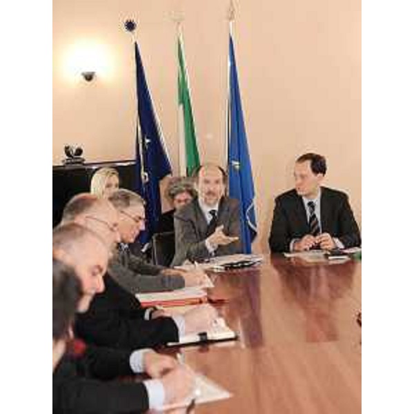Riccardo Riccardi (Assessore regionale Protezione civile) e Luca Ciriani (Vicepresidente FVG) con i sindaci dei Comuni colpiti da eventi calamitosi in maggio e giugno del 2009. (Pordenone 25/03/10)