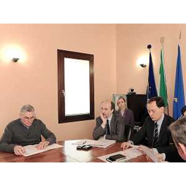Riccardo Riccardi (Assessore regionale Protezione civile) e Luca Ciriani (Vicepresidente FVG) con i sindaci dei Comuni colpiti da eventi calamitosi in maggio e giugno del 2009. (Pordenone 25/03/10)