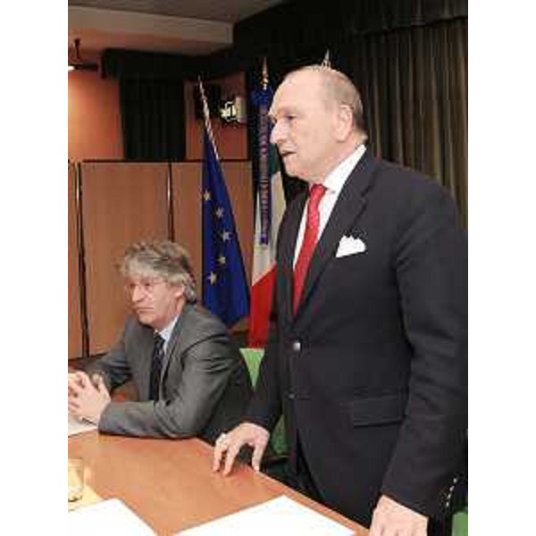 Renzo Tondo (Presidente Friuli Venezia Giulia) e Sergio Dressi (Presidente Società Aeroporto Friuli Venezia Giulia SpA) in occasione della riunione della Giunta regionale nella palazzina dello scalo aeroportuale. (Ronchi dei Legionari 25/03/10)