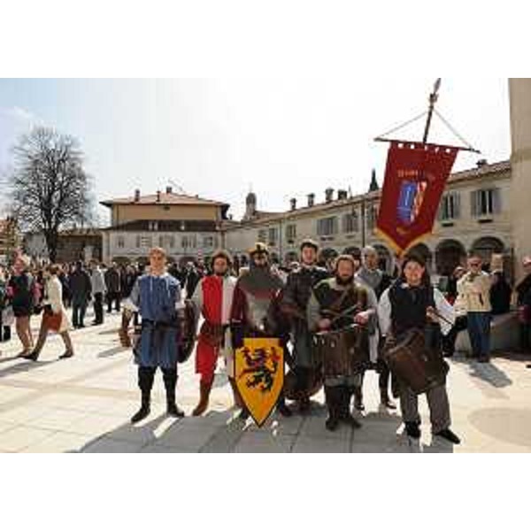 Festa medievale in piazza Sant'Antonio rinnovata a Gorizia. (Gorizia 27/03/10)