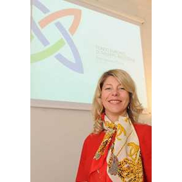 Federica Seganti (Assessore regionale Relazioni internazionali e comunitarie) alla presentazione del Programma operativo regionale 2007-2013 con cui la Regione ha individuato gli ambiti che beneficeranno del Fondo europeo di sviluppo regionale. (Trieste 29/03/10)