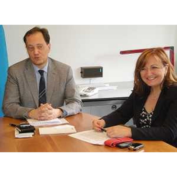 Luca Ciriani (Vicepresidente FVG e Assessore regionale Attività produttive) e Antonella Manca (Direttore centrale Attività produttive) nel corso della conferenza stampa sui nuovi criteri di contribuzione del Fondo di Rotazione per le Iniziative Economiche-FRIE. (Trieste 01/04/10) 