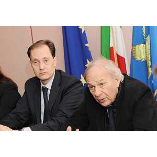 Luca Ciriani (Vicepresidente FVG e Assessore regionale Attività produttive) ed Ettore Romoli (Sindaco Gorizia) alla presentazione del progetto di rivitalizzazione dei centri storici di Gorizia, Cormons e Gradisca d'Isonzo. (Gorizia 06/04/10)