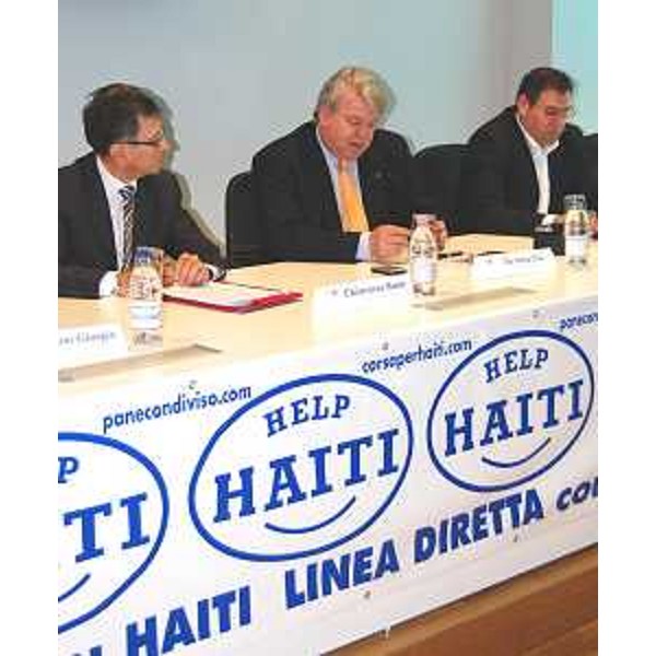 Elio De Anna (Assessore regionale Sport) alla presentazione della 18a edizione di "Corsa per Haiti". (Udine 08/04/10) 