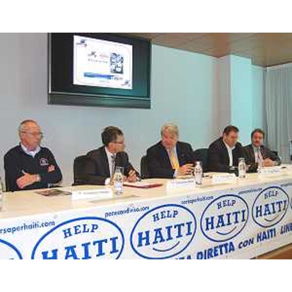 Elio De Anna (Assessore regionale Sport) alla presentazione della 18a edizione di "Corsa per Haiti". (Udine 08/04/10) 