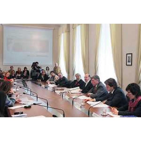 Vladimir Kosic (Assessore regionale Salute), tra Antonio Paoletti (Presidente CCIAA Trieste) e Fulvio Bronzi (Presidente Fiera Trieste), alla presentazione di "Domus Persona - La Salute nella Tua Casa", nella sede della Regione. (Trieste 08/04/10)