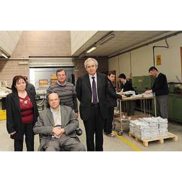 Vladimir Kosic (Assessore regionale Salute, Integrazione sociosanitaria e Politiche sociali) visita la cooperativa sociale Legotecnica. (Pasian di Prato 09/04/10)