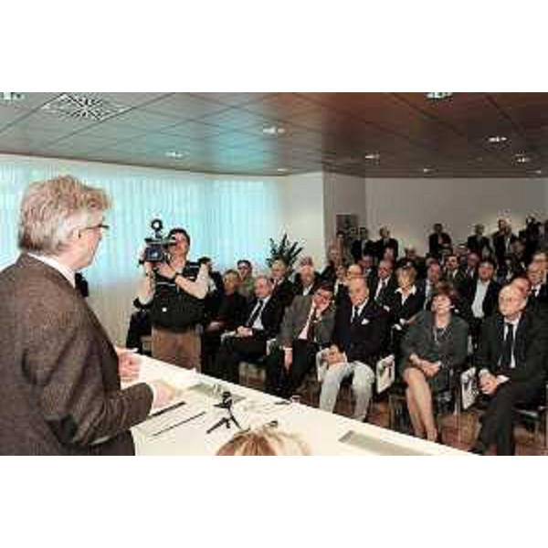 Renzo Tondo (Presidente Friuli Venezia Giulia) interviene all'incontro con le categorie economiche su "La legislatura delle infrastrutture". (Udine 09/04/10)