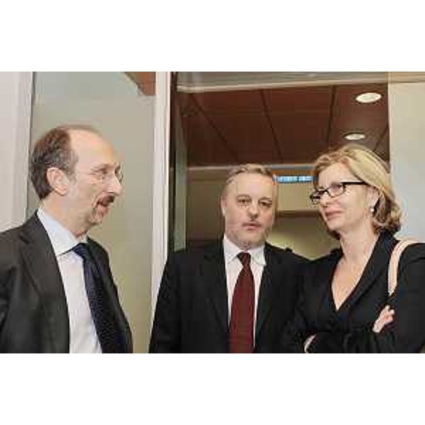 Riccardo Riccardi (Assessore regionale Mobilità e Infrastrutture di Trasporto, delegato Protezione civile), Vanni Lenna (Senatore) e Sandra Savino (Assessore regionale Programmazione, Risorse economiche e finanziarie, Patrimonio e Servizi generali) all'incontro con le categorie economiche su "La legislatura delle infrastrutture". (Udine 09/04/10)