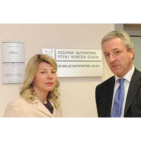 Federica Seganti (Assessore regionale Autonomie locali) e Attilio Vuga (Presidente Consiglio Autonomie locali) alla riunione del Consiglio delle Autonomie locali. (Udine 12/04/10)