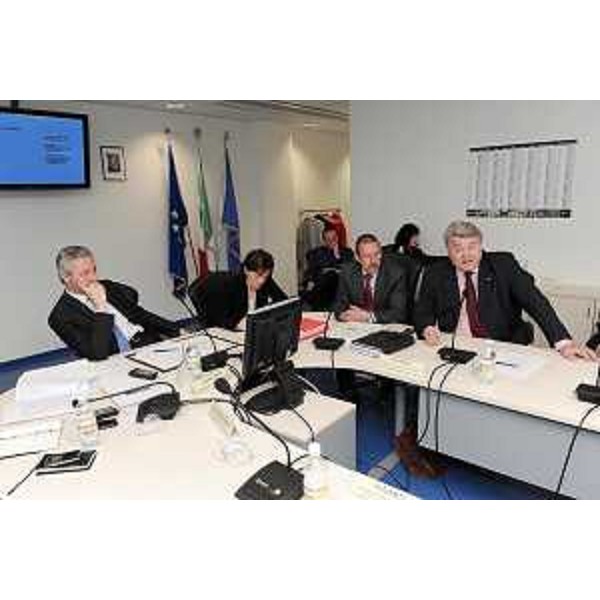 Elio De Anna (Assessore regionale Ambiente) alla riunione del Consiglio delle AUtonomie locali per l'approvazione del Piano regionale di Gestione dei Rifiuti urbani. (Udine 12/04/10)