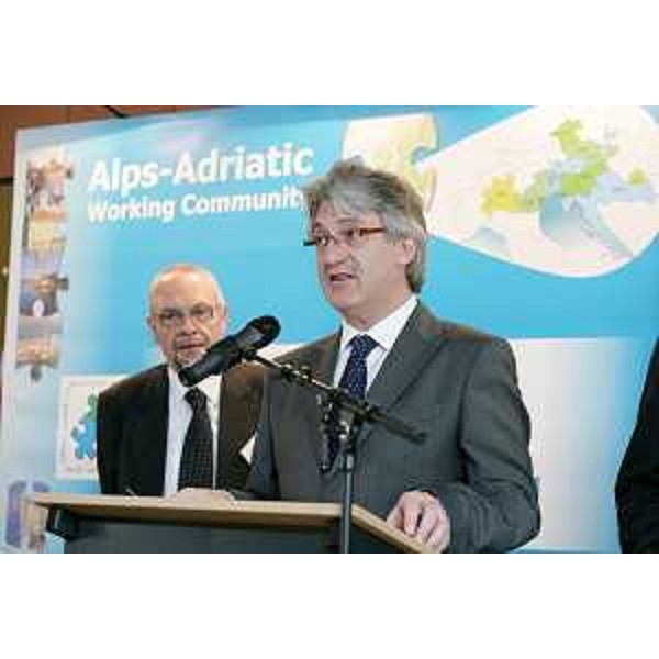 Renzo Tondo (Presidente Comunità di Lavoro Alpe Adria e Presidente Friuli Venezia Giulia) all'inaugurazione della mostra "Alpe Adria Art", organizzata nella sede del Comitato delle Regioni. (Bruxelles 13/04/10)