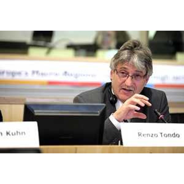 Renzo Tondo (Presidente Comunità di Lavoro Alpe Adria e Presidente Friuli Venezia Giulia) interviene al forum "Macroregioni: implicazioni per la coesione territoriale, la governance multi-livello e l'integrazione europea", organizzato dal Comitato delle Regioni. (Bruxelles 13/04/10)