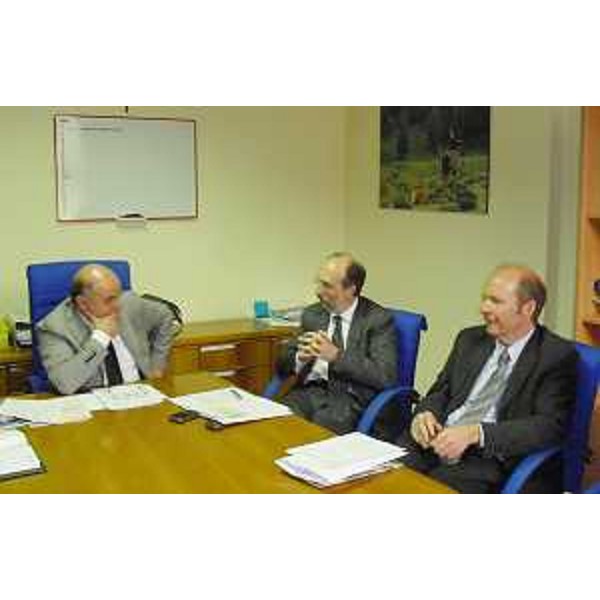 Luigino Del Puppo (Sindaco Polcenigo), Riccardo Riccardi (Assessore regionale Protezione civile) e Maurizio Salvador (Vicepresidente Consiglio regionale). (Polcenigo 13/04/10)