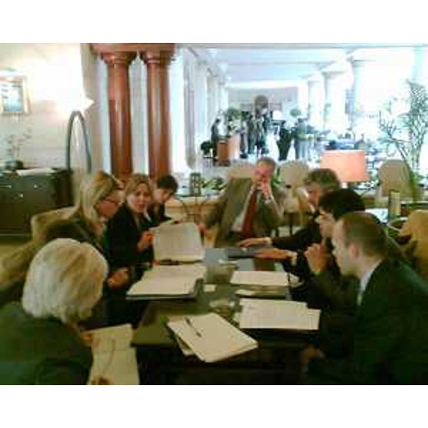 Federica Seganti (Assessore regionale Relazioni internazionali e comunitarie) con la delegazione della Vojvodina guidata dal vicepresidente Boris Barjaktarovic. (Belgrado 15/04/10)