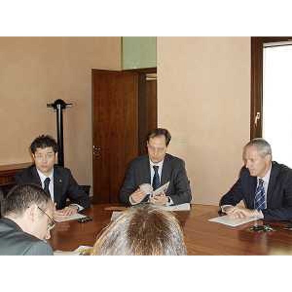 Markus Maurmair (Sindaco Valvasone), Luca Ciriani (Vicepresidente FVG e Assessore regionale Attività produttive) e Michele Boria (Assessore Turismo Provincia PN) presentano la manifestazione "Valvasone, un borgo da scoprire". (Pordenone 16/04/10)