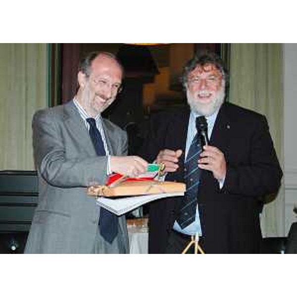 Riccardo Riccardi (Assessore regionale Viabilità e Trasporti) e Giorgio Drabeni (Presidente Rotary Club Trieste Nord) alla serata conviviale del Rotary Club Trieste Nord. (Trieste 20/04/10)