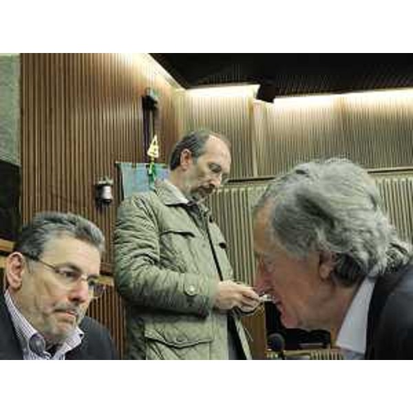 Alessandro Colautti (Presidente IV Commissione consiliare), Riccardo Riccardi (Assessore regionale Viabilità e Trasporti) e Mauro Travanut (Consigliere regionale) in Consiglio regionale per il bando di realizzazione del "Raccordo autostradale A23/A28 Cimpello-Sequals-Gemona del Friuli". (Trieste 21/04/10)