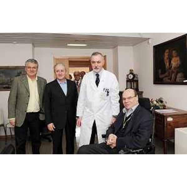 Vladimir Kosic (Assessore regionale salute) al Centro regionale Trapianti, presso l'Azienda Ospedaliero-Universitaria di Udine, con Roberto Peressutti (Direttore AOU), Stefano Marchetti (AOU) e Federico Fontana (AOU). (Udine 22/04/10)