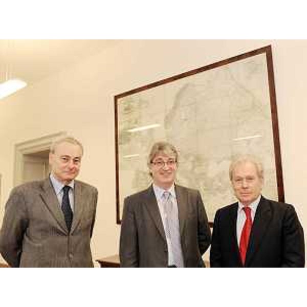 Roberto Antonione (Senatore), Renzo Tondo (Presidente Friuli Venezia Giulia) e Gerhard Pfanzelter (Segretario generale INCE) nella sede della Regione. (Trieste 23/04/10)
