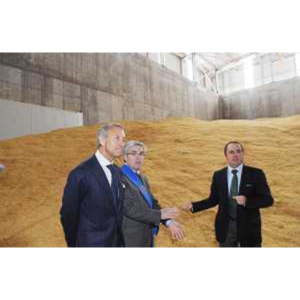 Claudio Violino (Assessore regionale Risorse agricole) e Pietro Fontanini (Presidente Provincia UD) nel corso dell'inaugurazione dell'Oleificio San Giorgio, nella zona industriale dell'Aussa Corno a San Giorgio di Nogaro. (San Giorgio di Nogaro 24/04/10)