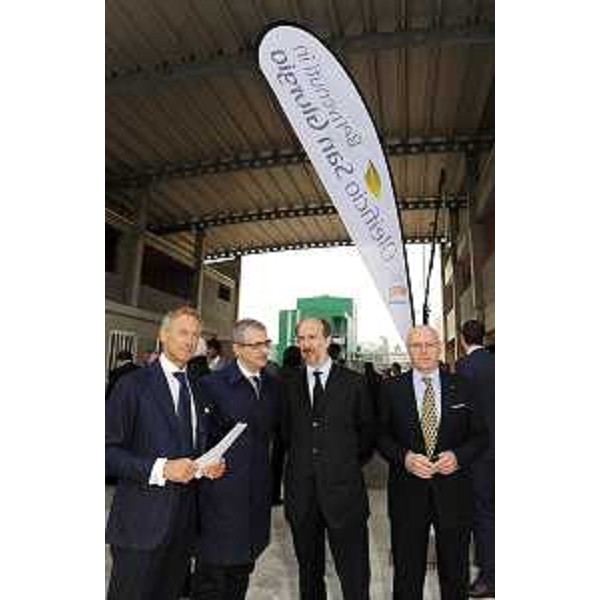 Riccardo Riccardi (Assessore regionale Viabilità e Trasporti) nel corso dell'inaugurazione dell'Oleificio San Giorgio, nella zona industriale dell'Aussa Corno a San Giorgio di Nogaro. (San Giorgio di Nogaro 24/04/10)