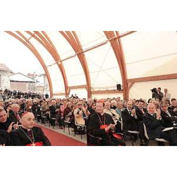 Renzo Tondo (Presidente Friuli Venezia Giulia) e Gianni Letta (Sottosegretario Presidenza Consiglio Ministri) all'inaugurazione della mostra "Angeli - Volti dell'invisibile". (Illegio 24/04/10)