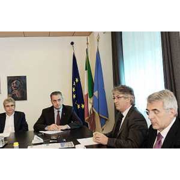 Carlo Pegorer (Senatore), Carlo Monai (Deputato), Renzo Tondo (Presidente Friuli Venezia Giulia) e Giovanni Collino (Presidente Commissione paritetica Stato-Regione) nel corso della riunione della Commissione paritetica Stato-Regione. (Udine 26/04/10)