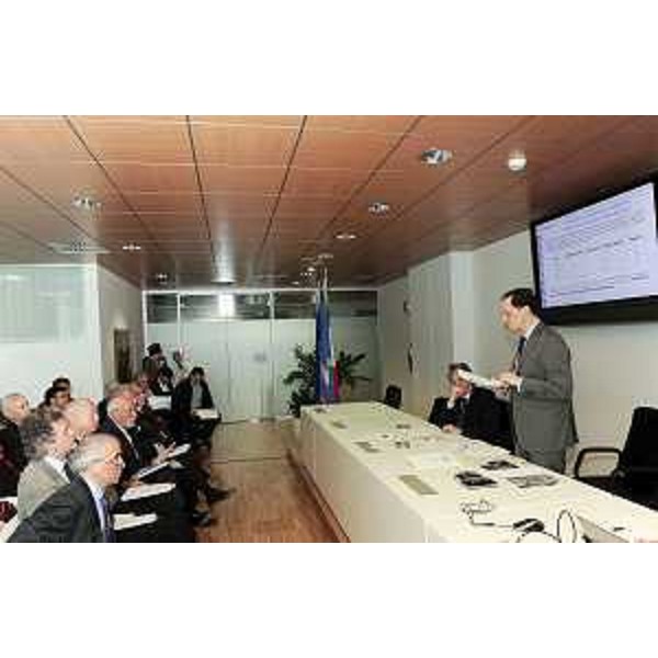 Luca Ciriani (Vicepresidente FVG e Assessore regionale Attività produttive) interviene all'incontro sul tema "Stato dell'arte e prospettive future per le attività produttive in Friuli Venezia Giulia". (Udine 27/04/10)