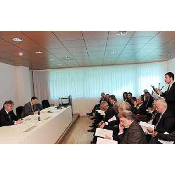 Renzo Tondo (Presidente Friuli Venezia Giulia) e Luca Ciriani (Vicepresidente FVG e Assessore regionale Attività produttive) durante il dibattito nel corso dell'incontro sul tema "Stato dell'arte e prospettive future per le attività produttive in Friuli Venezia Giulia". (Udine 27/04/10)