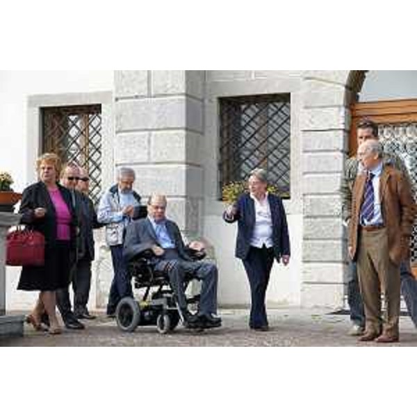 Vladimir Kosic (Assessore regionale Salute, Integrazione sociosanitaria e Politiche sociali) visita la Casa famiglia regionale per anziani non vedenti "Villa Masieri" a Luseriacco di Tricesimo. (Tricesimo 29/04/10) 