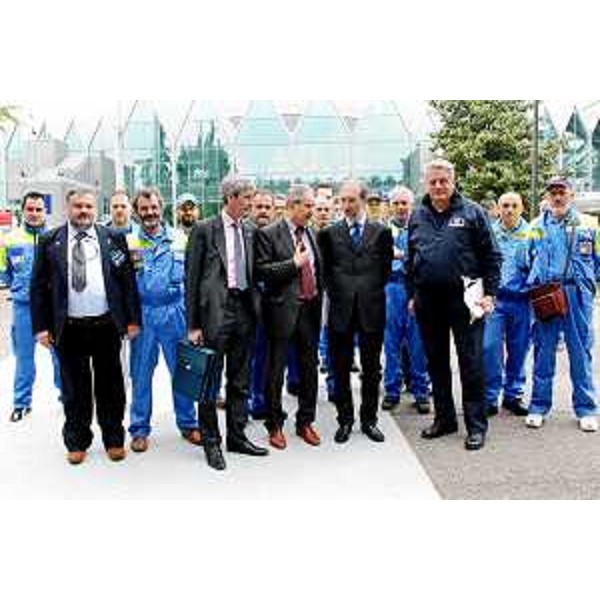 Cesare Castiglioni (Delegato Capo Dipartimento Protezione civile nazionale), Luciano Baldacci (Ministero Sviluppo economico), Riccardo Riccardi (Assessore regionale Protezione civile) e Guglielmo Berlasso (Direttore centrale Protezione civile FVG) alla Fiera del Radioamatore. (Pordenone 02/05/10)