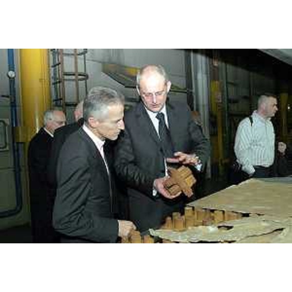 Riccardo Illy (Presidente Regione Friuli Venezia Giulia) durante la visita alla 'ZML INDUSTRIES' di Maniago. (Maniago 17/11/2006)