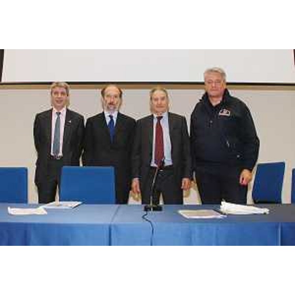Cesare Castiglioni (Delegato Capo Dipartimento Protezione civile nazionale), Riccardo Riccardi (Assessore regionale Protezione civile), Luciano Baldacci (Ministero Sviluppo economico) e Guglielmo Berlasso (Direttore centrale Protezione civile FVG) al tavolo per la firma per l'utilizzo delle frequenze radio dedicate alla Protezione civile, alla Fiera del Radioamatore. (Pordenone 02/05/10)