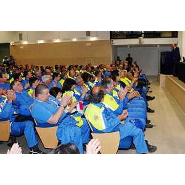 Volontari di Protezione civile del Friuli Venezia Giulia in occasione della firma per l'utilizzo delle frequenze radio dedicate alla Protezione civile, alla Fiera del Radioamatore. (Pordenone 02/05/10)