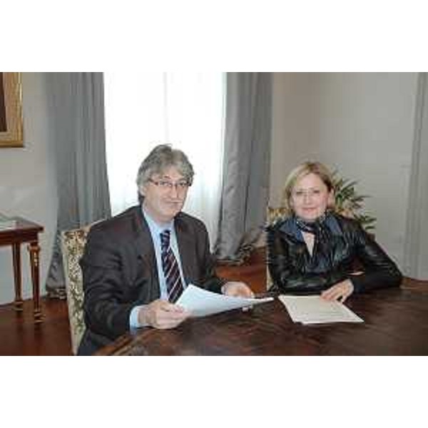 Renzo Tondo (Presidente Friuli Venezia Giulia e Commissario Terza Corsia A4) incontra Simonetta Vecchi (Sindaco Villesse) sui lavori interessanti il tratto autostradale Villesse-Gorizia. (Trieste 05/05/10)