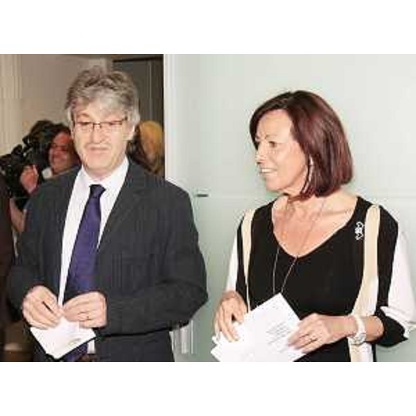 Renzo Tondo (Presidente Friuli Venezia Giulia) e Michela Flaborea (Televita) alla presentazione del dispositivo di protezione sociale PeTra (Personal Tracker) nella sede di Televita SpA. (Trieste 07/05/10)