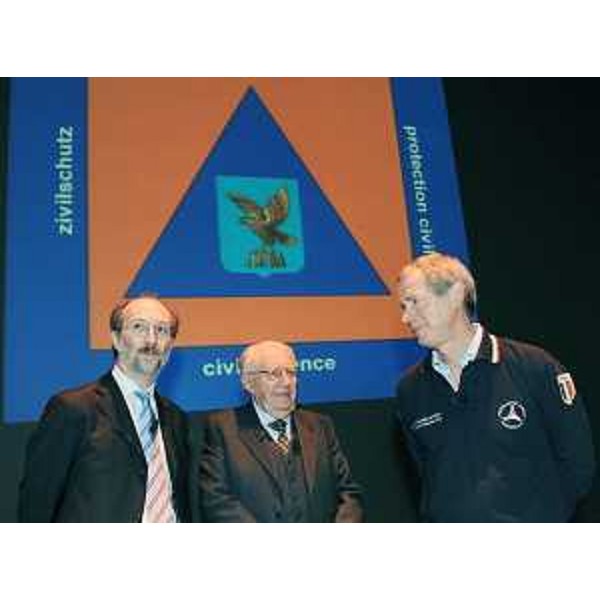 Riccardo Riccardi (Assessore regionale Protezione civile), Giuseppe Zamberletti (ex Commissario straordinario terremoto Friuli) e Guido Bertolaso (Capo Protezione civile nazionale) nel corso del convegno "6 maggio 1976-9 maggio 2010. La lunga storia della Protezione civile.", al Teatro Giovanni da Udine. (Udine 09/05/10)