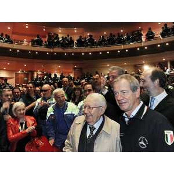 Giuseppe Zamberletti (ex Commissario straordinario terremoto Friuli), Guido Bertolaso (Capo Protezione civile nazionale) e Riccardo Riccardi (Assessore regionale Protezione civile) nel corso del convegno "6 maggio 1976-9 maggio 2010. La lunga storia della Protezione civile.", al Teatro Giovanni da Udine. (Udine 09/05/10)