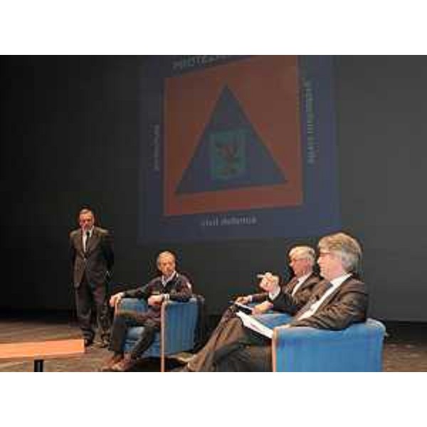 Giovanni Marzini (Caporedattore TGR RAI3 FVG), Guido Bertolaso (Capo Protezione civile nazionale), Giancarlo Cruder (ex Sindaco Tarcento, ex Presidente FVG) e Renzo Tondo (Presidente Friuli Venezia Giulia) nel corso del convegno "6 maggio 1976-9 maggio 2010. La lunga storia della Protezione civile.", al Teatro Giovanni da Udine. (Udine 09/05/10)
