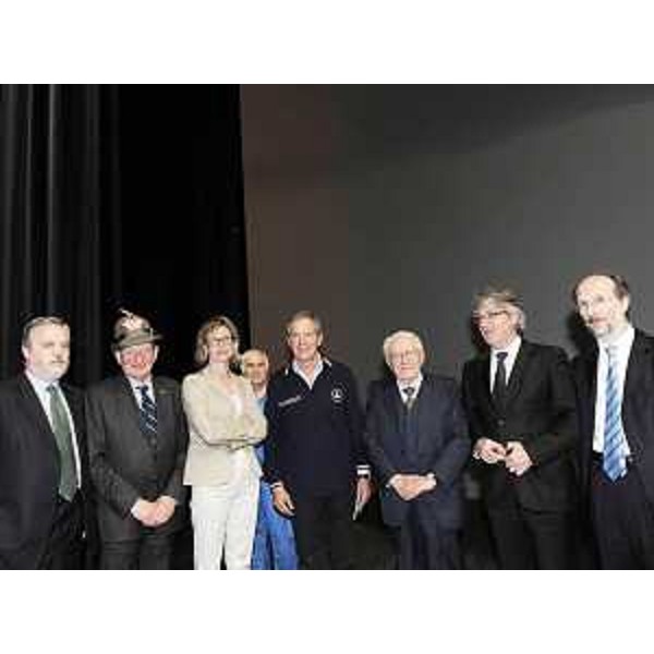 V.Lenna (Senatore), R.Parisotto (ex Generale Alpini), S.Savino (Assessore regionale Risorse economiche), G.Bertolaso (Capo Protezione civile nazionale), G.Zamberletti (ex Commissario straordinario terremoto Friuli), R.Tondo (Presidente Friuli Venezia Giulia) e R.Riccardi (Assessore regionale Protezione civile) nel corso del convegno "6 maggio 1976-9 maggio 2010. La lunga storia della Protezione civile.", al Teatro Giovanni da Udine. (Udine 09/05/10)